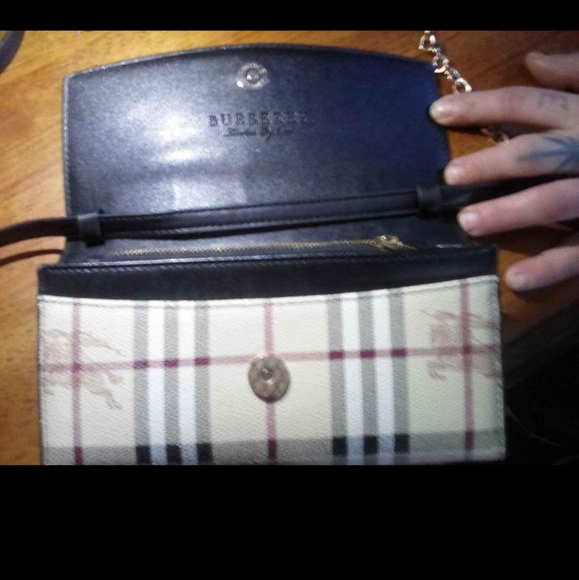 Burberry purse - Picture 2 of 4